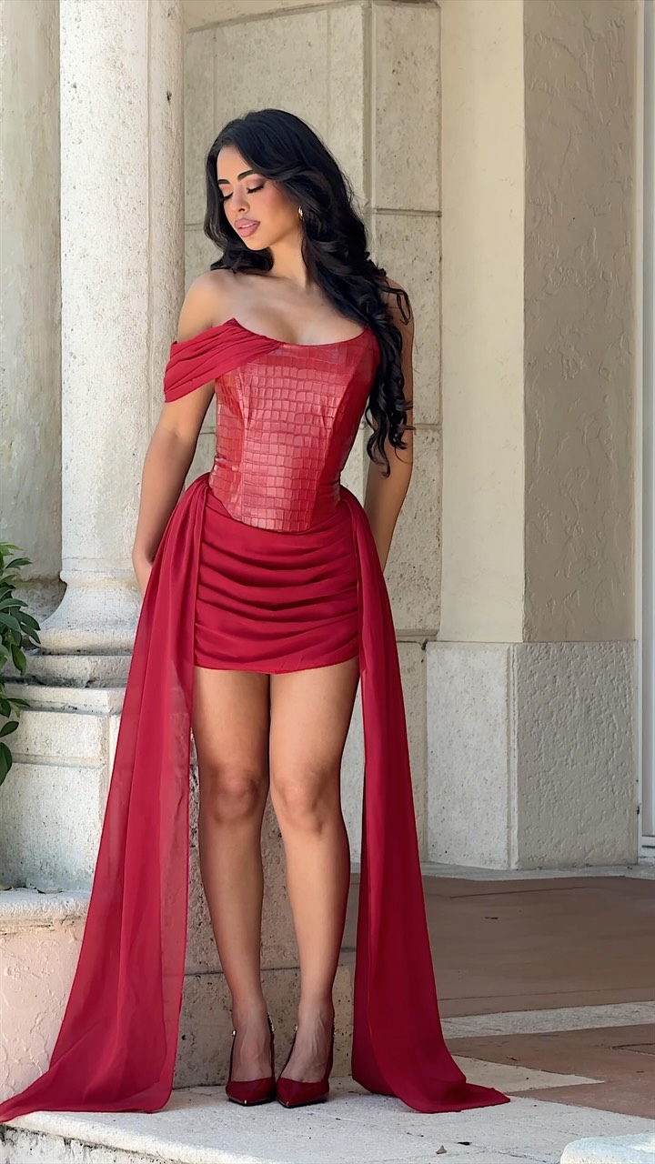 The comeback you've been refreshing the page for 😍♥️ Diva Exclusive now back in stock! 🔎 MIDNIGHT CRAVING CORSET MINI DRESS RED
