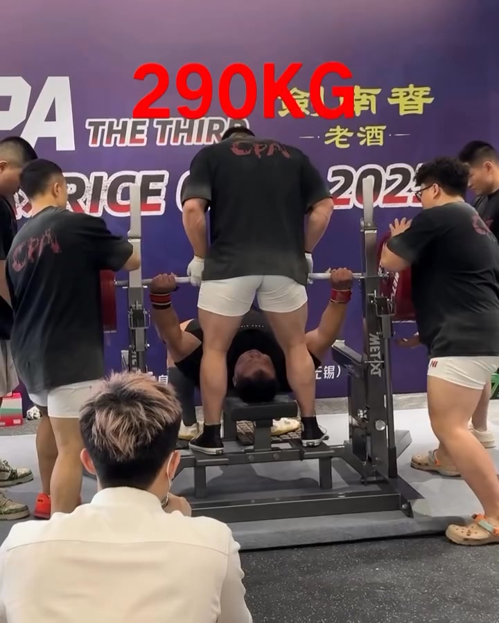 Rui Liu benching 290kg raw in the 140kg class. This guy is actually a ...