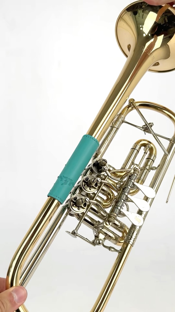 Here's Charlie Porter demonstrating his new Unity B2-7 mouthpiece