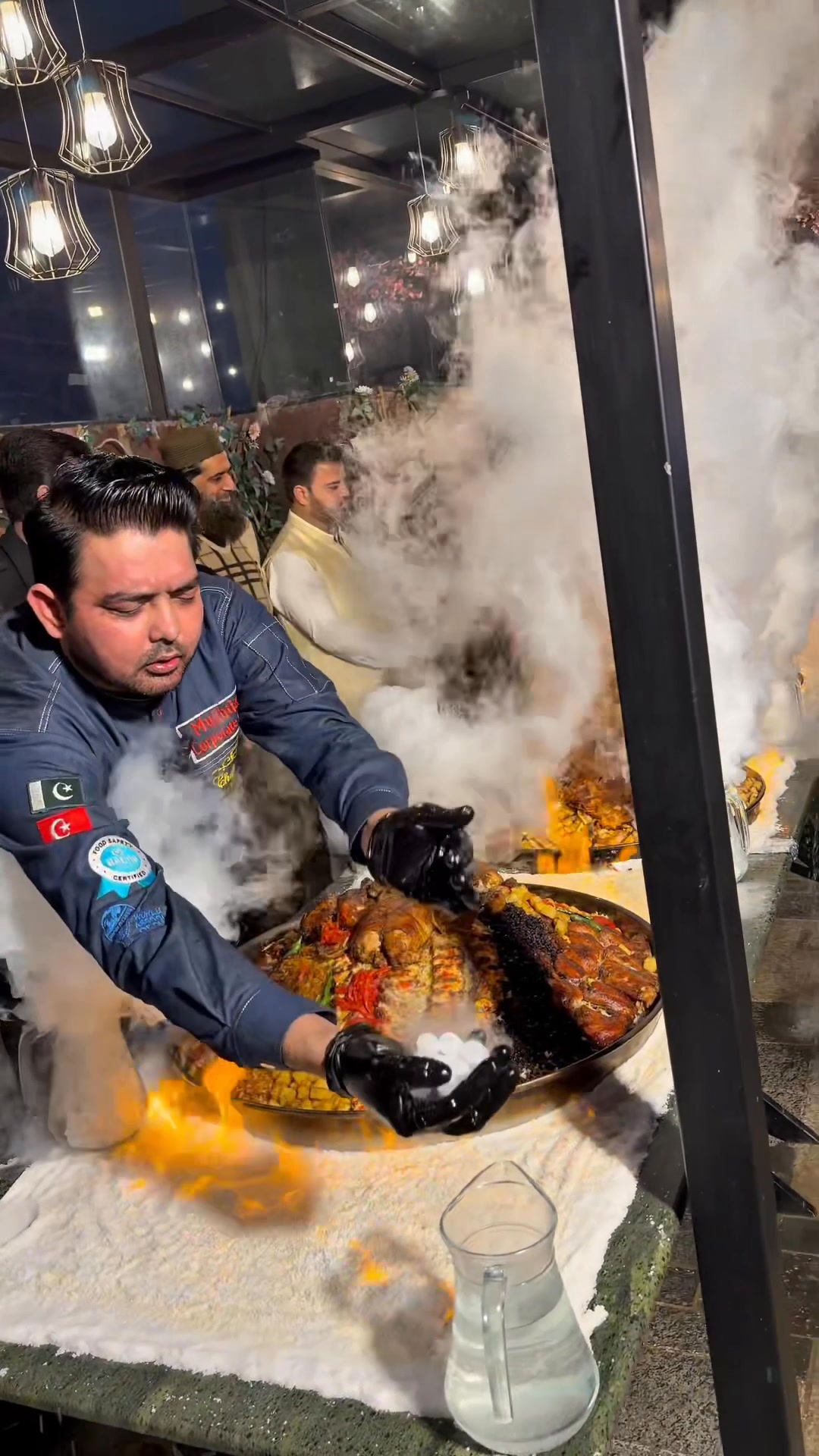 Chef Mukhtiar live serving style at chahaarbagh restaurant Gujranwala ...