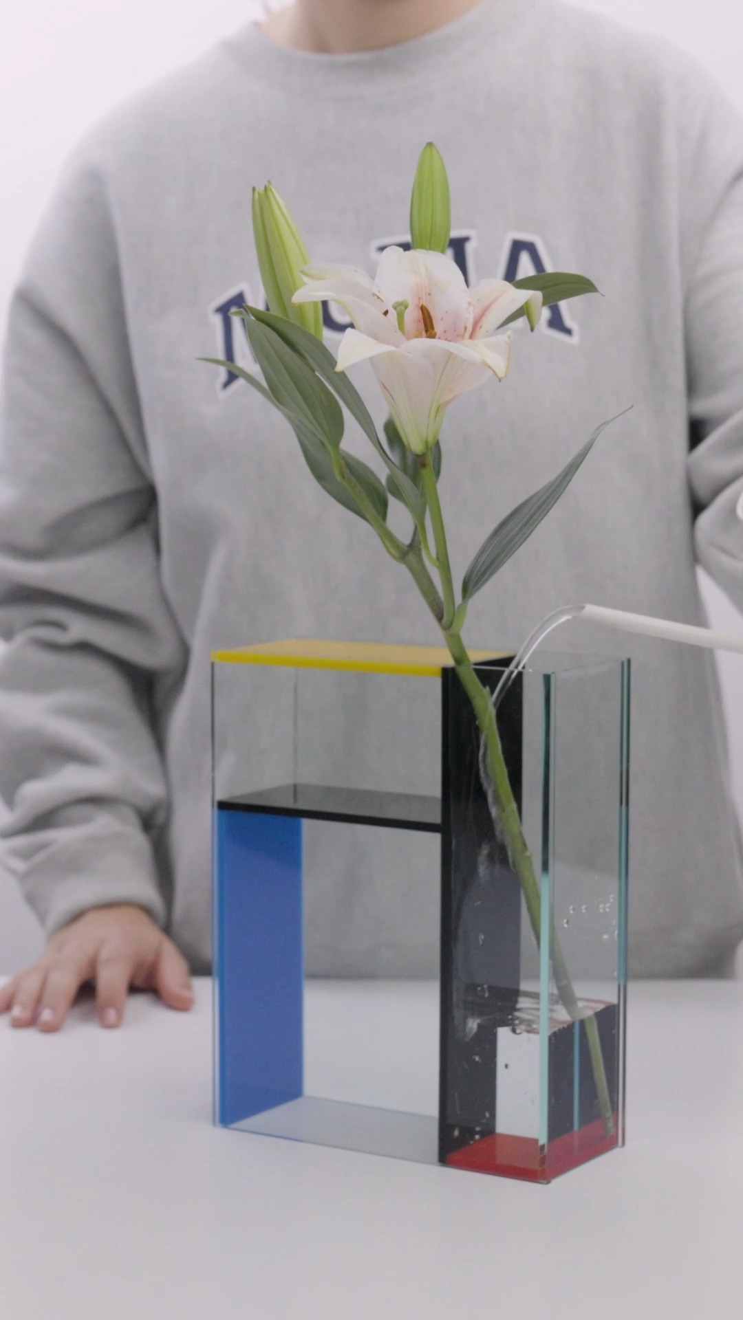 🌷 One vase, three ways to use it. The best-selling Mondri Vase is