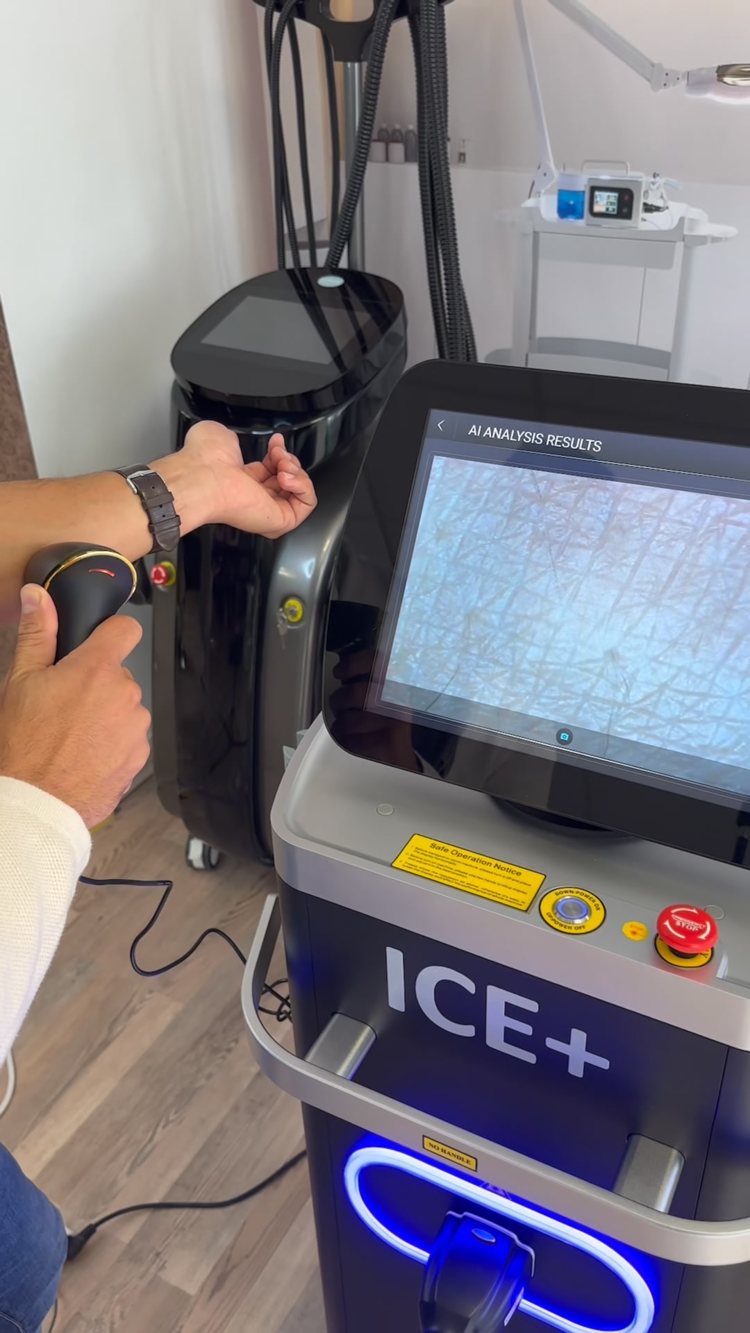 Odkrijte naš inovativni Diodni laser ICE+ in svojim strankam zagotovite ...