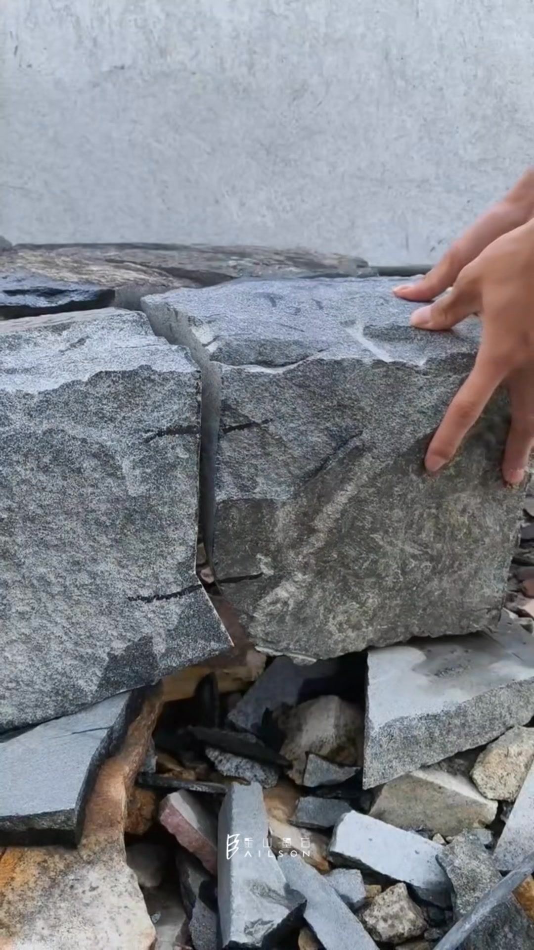 The stone paving process: When stone paving is pieced together, the ...