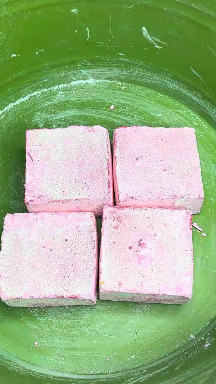 Gym Chalk Crush Please Like ️ | Share 🔁 | Follow 👣 | Comment 💬 Enjoy ...