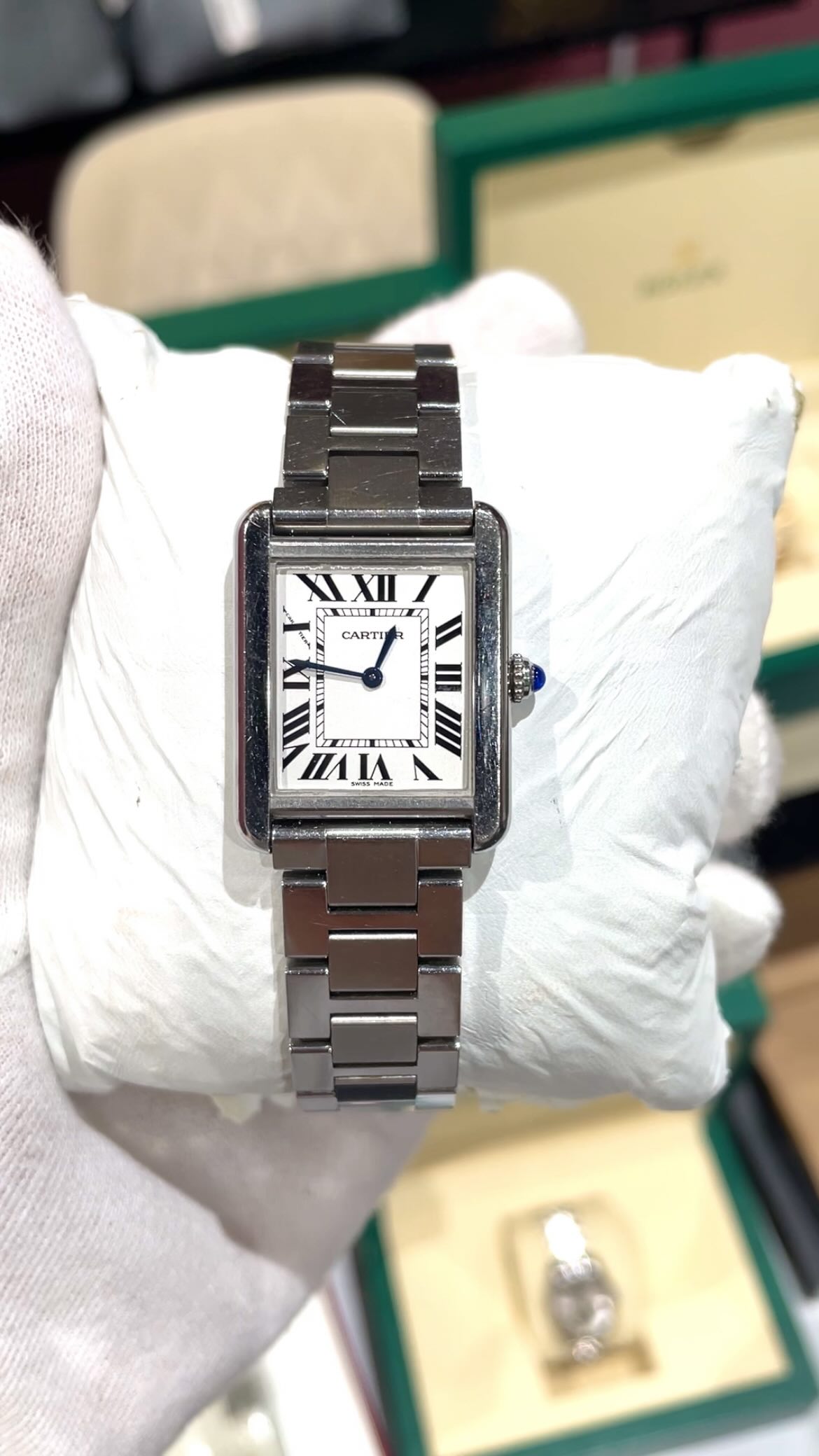 スタイルを纏うジュエリーにカラーストーンの新作が登場。 | Cartier