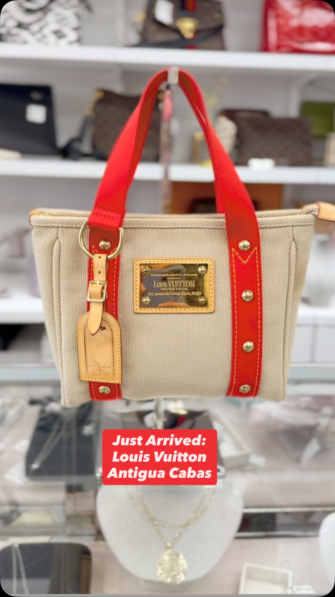 T*A様 LOUIS VUITTON Canvas Antigua Cabas The Louis Vuitton Antigua Cabas is the perfect companion for sunny