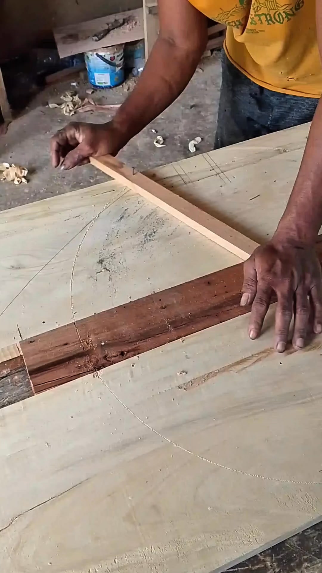 the carpenter's trick of making circular lines on the door panel # ...