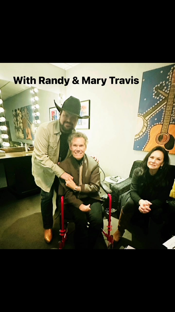 So good to see Randy Travis & his wife Mary last night at the Opry ...
