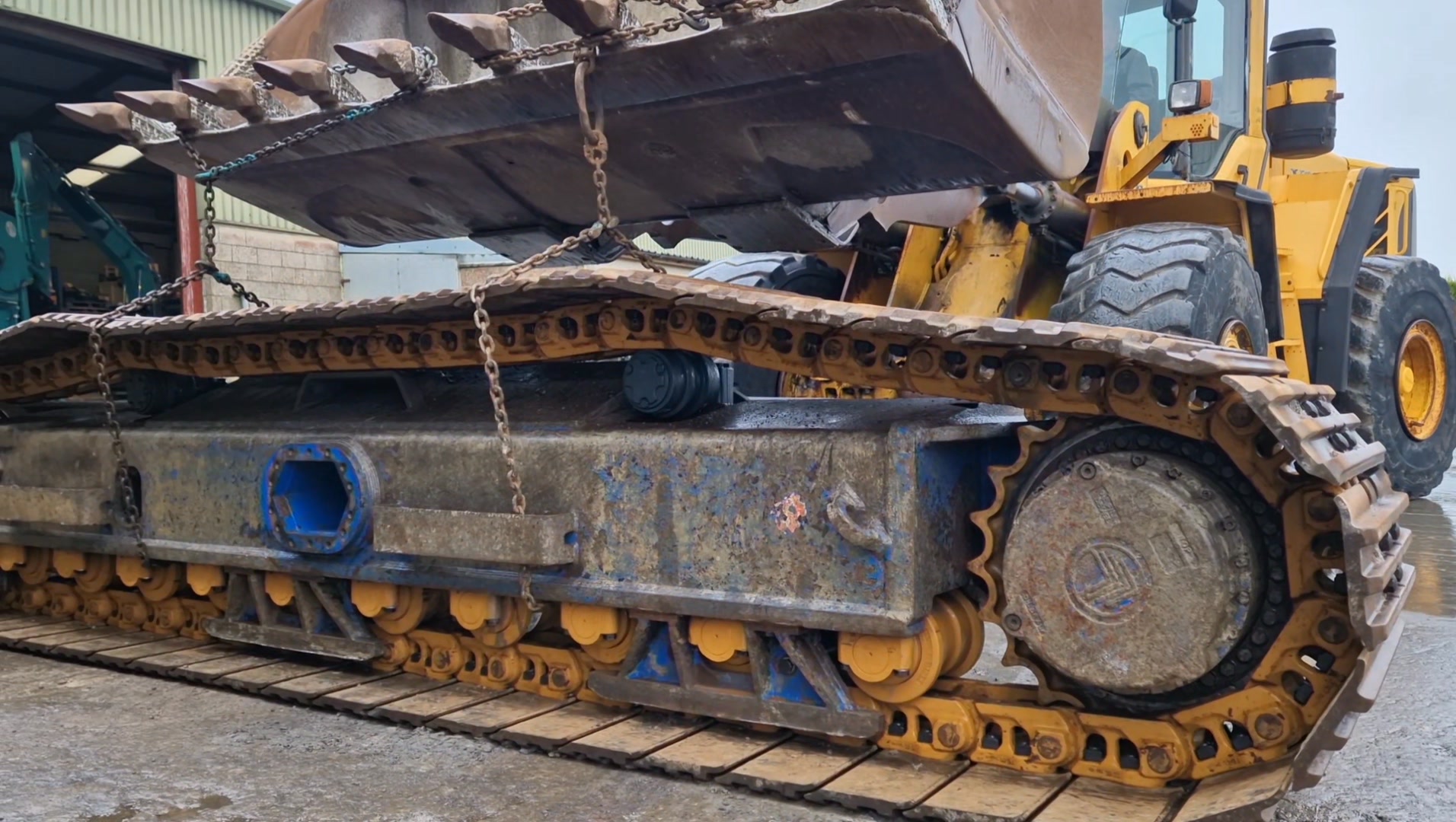9500kg lift of just one side frame belonging to a Bauer BG26 rig. We ...