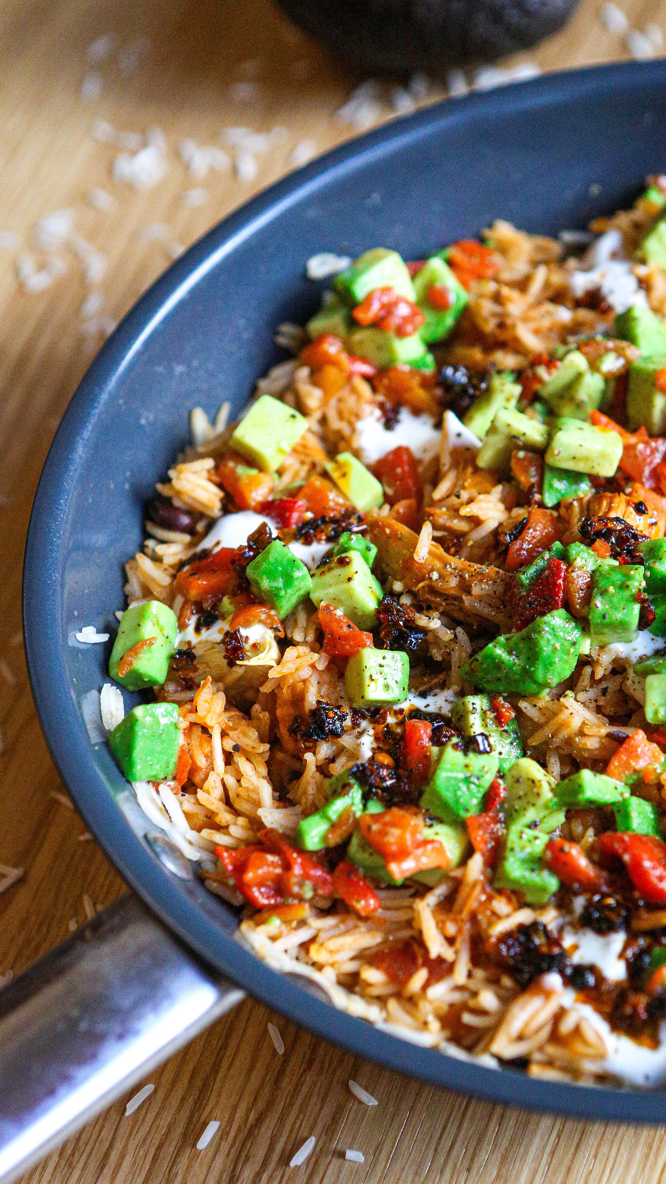 Chicken Tinga One Pot Rice 🍚 This rice dish tastes as if you’ve spent ...