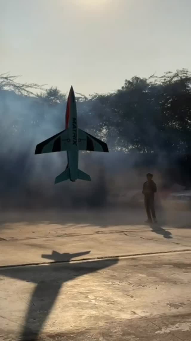 Flying the big Pilot-RC Matrix 2.8M inside the shaded area One more ...