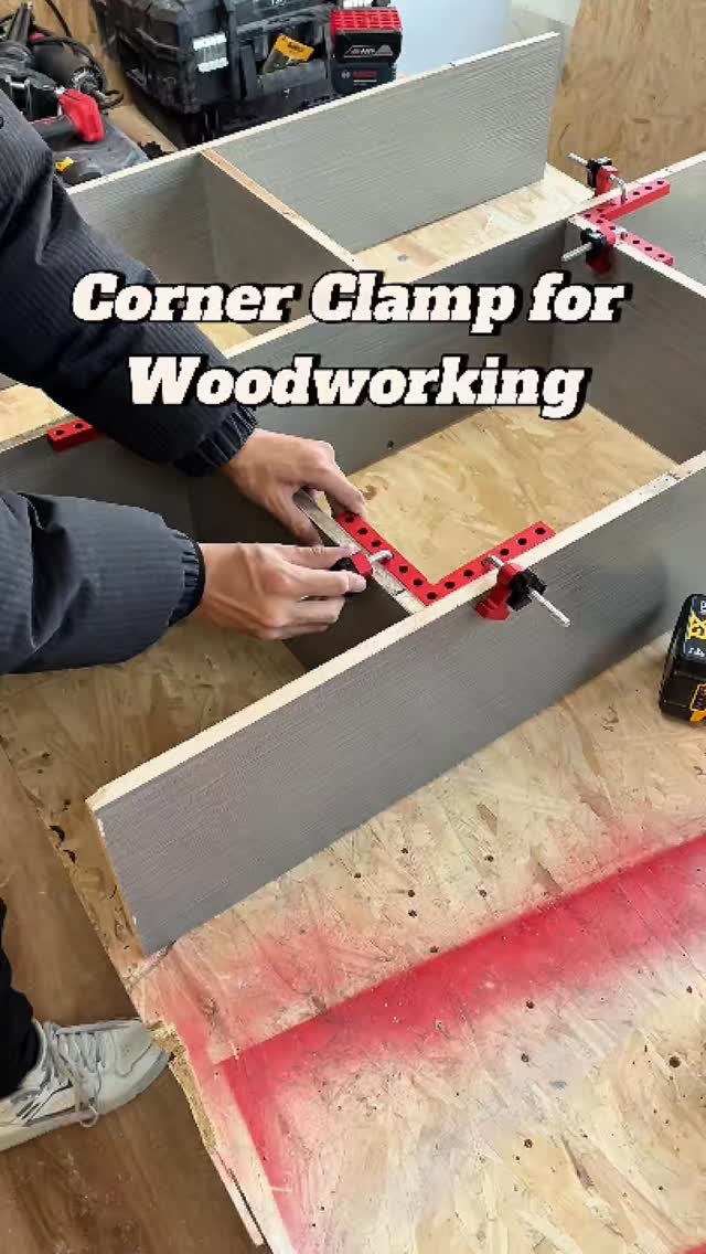 This 90° corner clamp + positioning square combo is a game-changer for ...