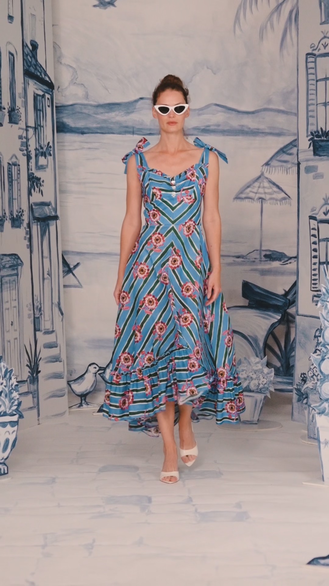 Lena presents the Portofino Dress - Marina. 🌊 A sweetheart