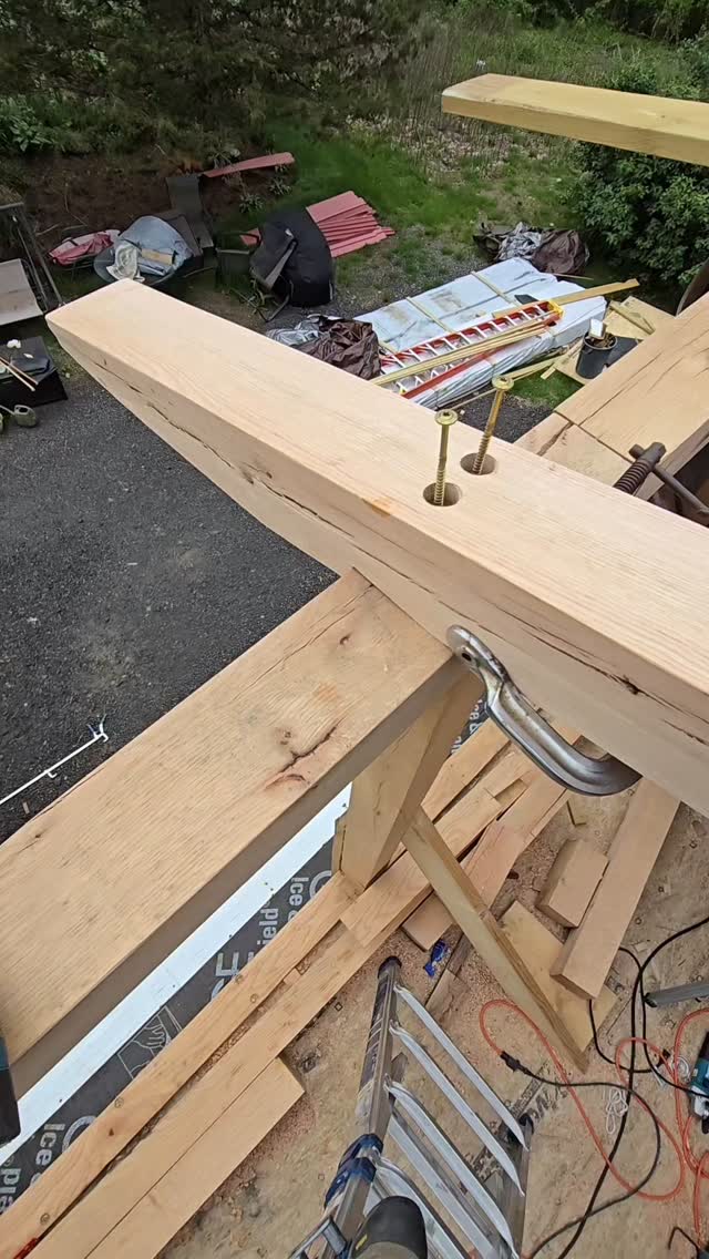 Installing the red oak timber rafters with GRK screws #timberframe # ...