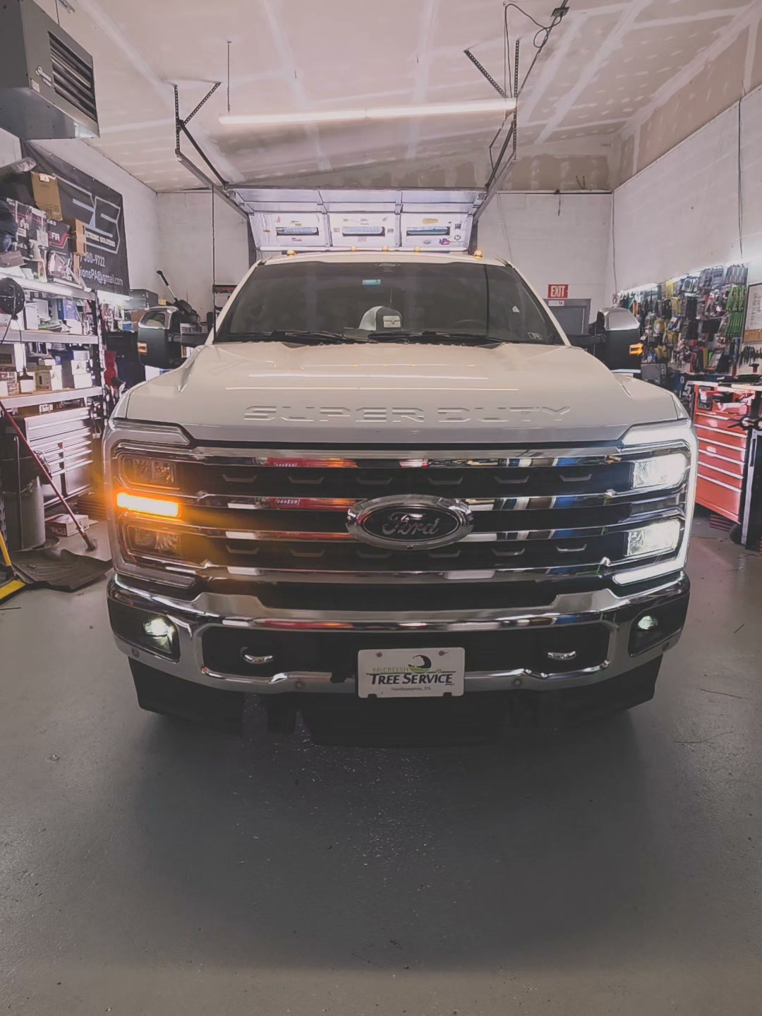 🚨 2024 Ford F350 all lit up thanks to a factory light strobe