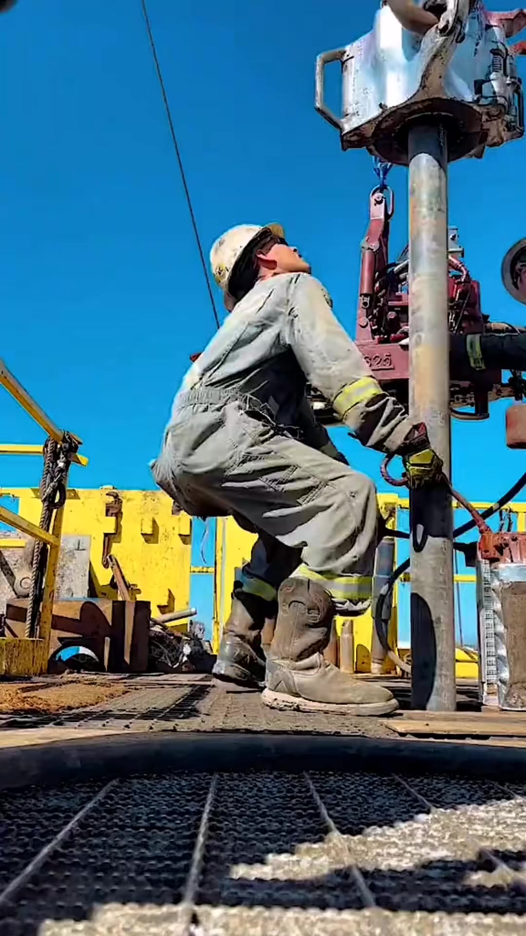 Great well drilling techniques.👍🇵🇹👍#jenniferlopez #alexandradaddario # ...