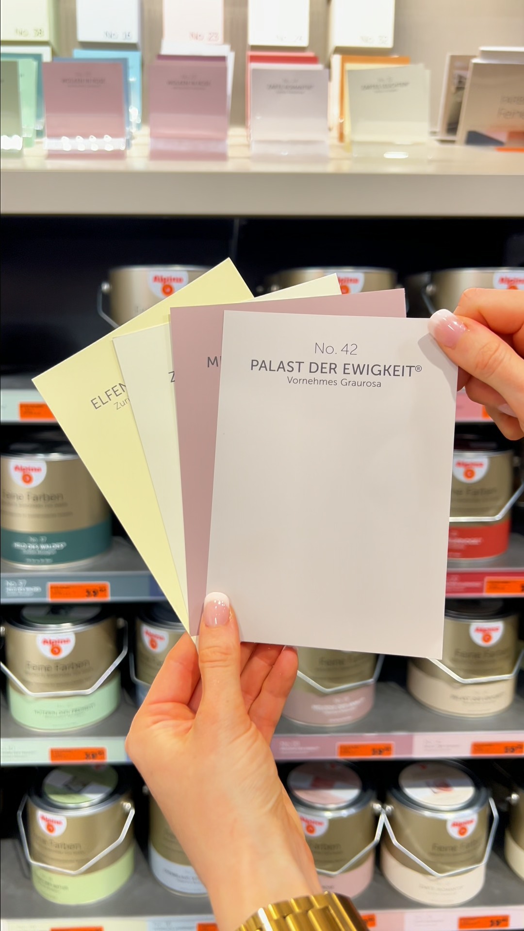 Pick a card 🎨: Finde die passende Persönlichkeit für dein Zuhause! 🏠 Wie wäre es mit der Alpina Feine Farben Nuance No. 42, 