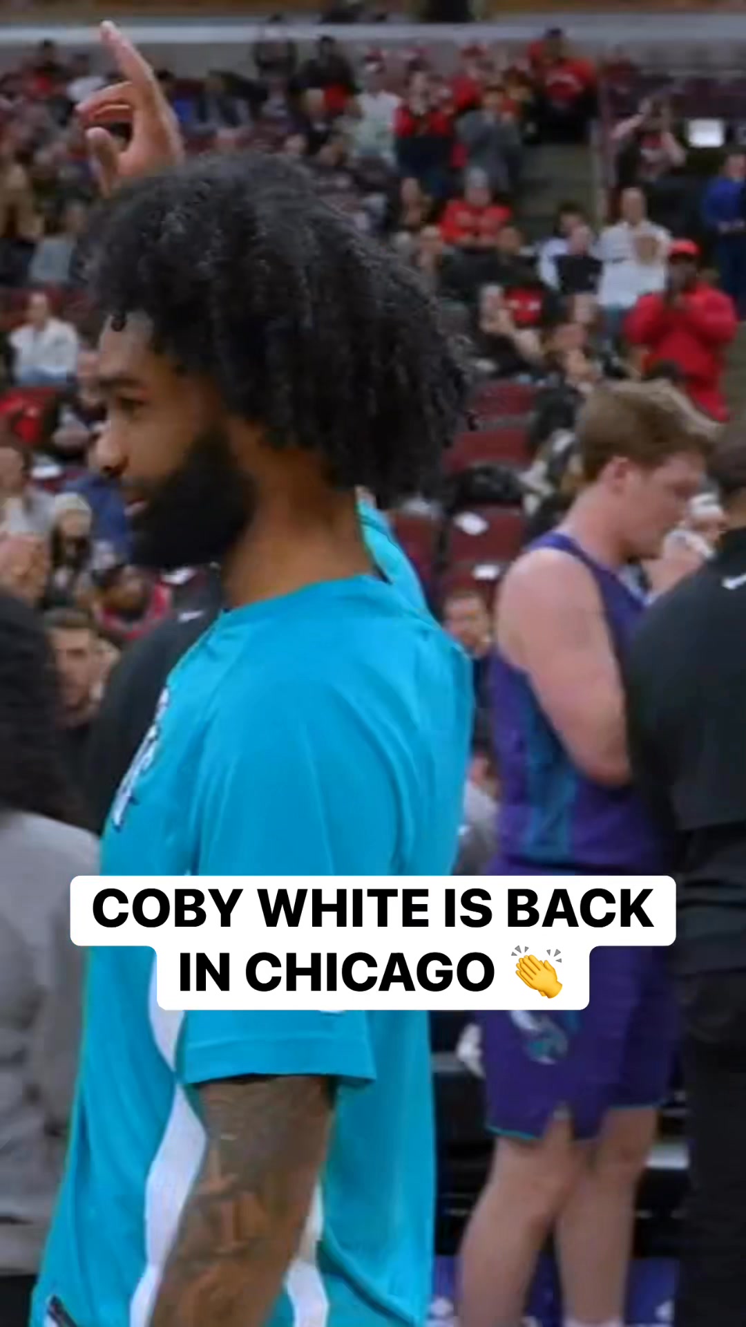 Coby White receives a standing ovation in his return to Chicago! 🤩 CHA ...