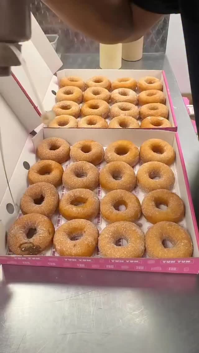 YUM YUM 🤎🍩 The ultimate donut dream box is here! Our Special Mix Box of ...