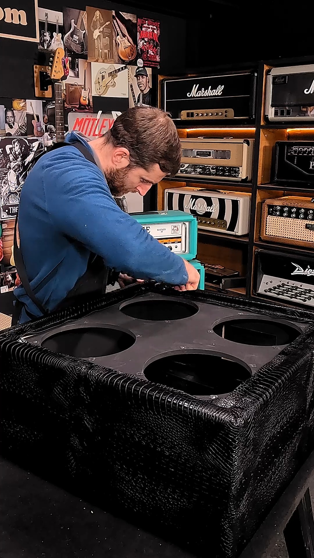 Zilla 4x10 cab build in black croc tolex #4x10guitarcab #4x10cab