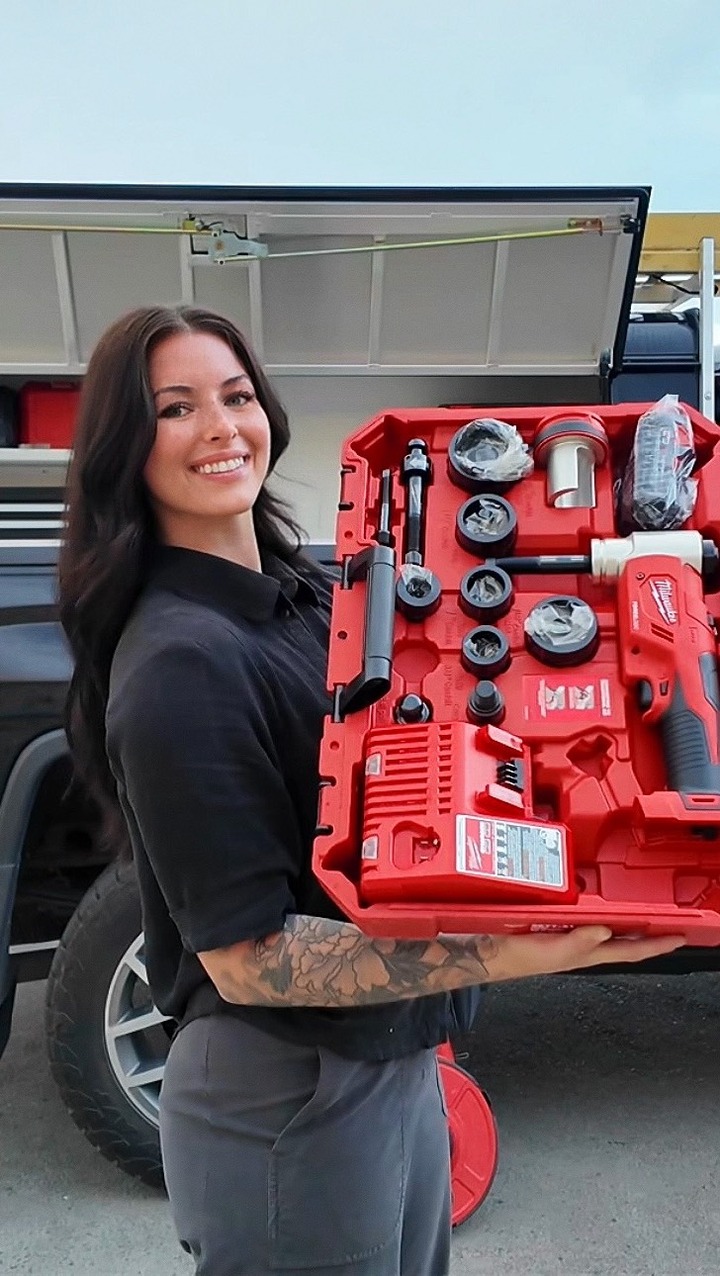 The Easiest Way To Punch. M18™ FORCE LOGIC™ 6T Knockout Tool 1/2