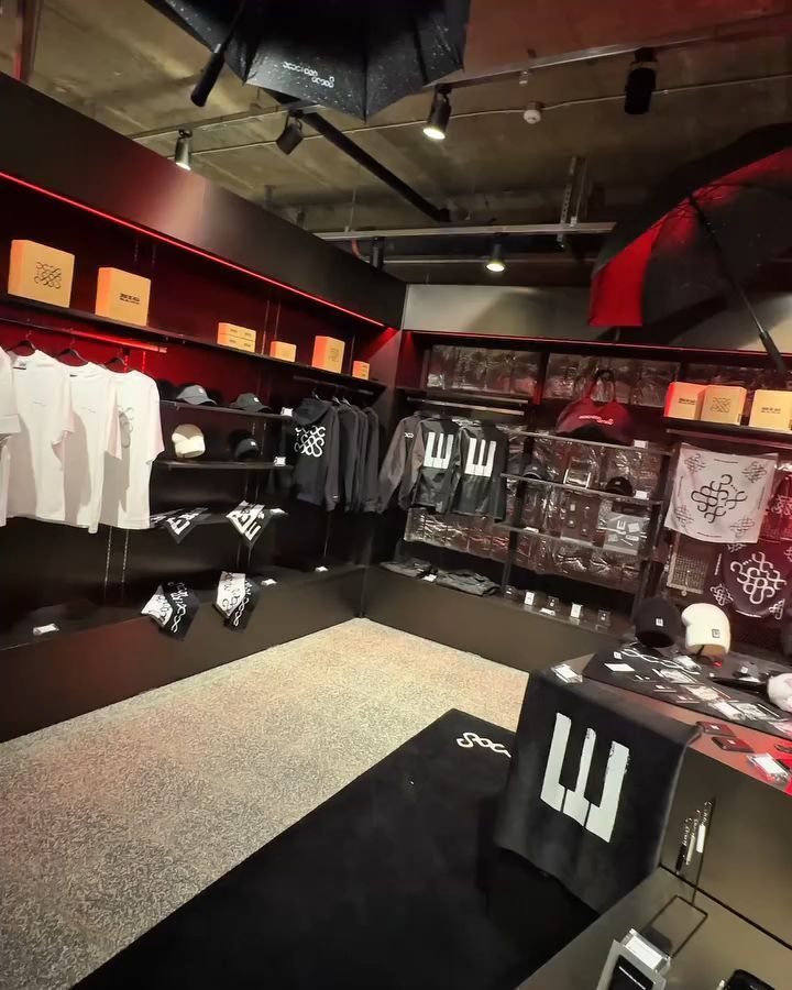 BIGBANG 20th Anniversary Media Exhibition <XX : COSMOS> Merch