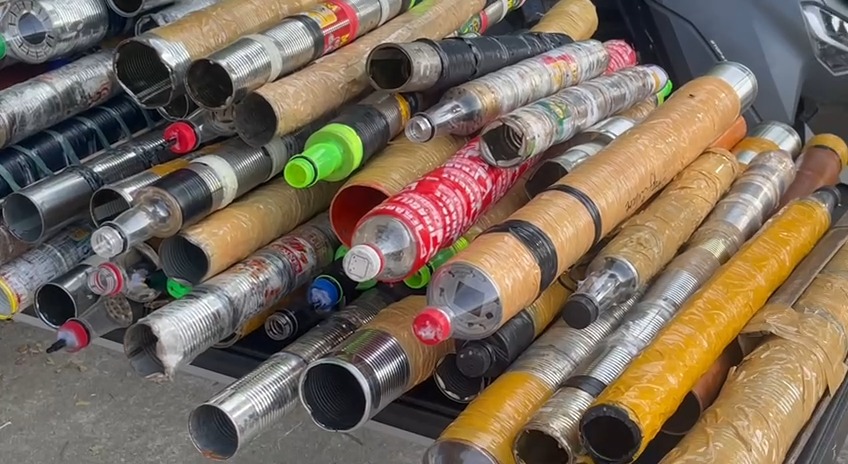 PANOORIN: Mga nakumpiskang boga na gawa sa lata ng pintura, bote, PVC ...