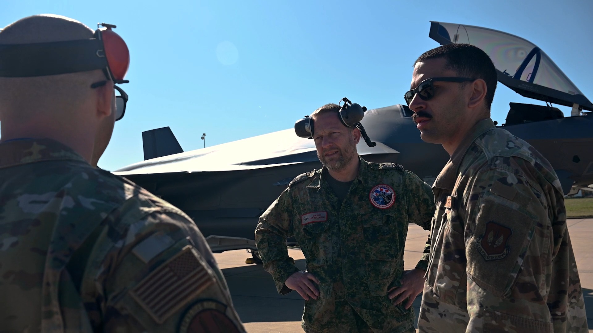 Windswept and mission-ready! 🇳🇱 🤝🇺🇸 F-35 cross-servicing between The ...
