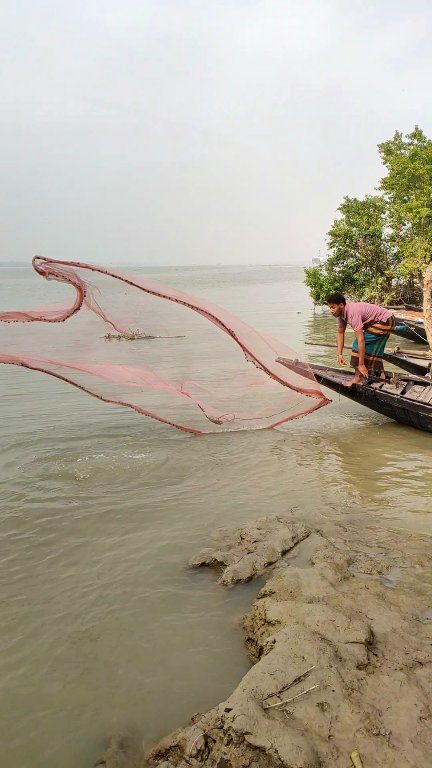Boat fishing moment #CastNetFishing #villagefishing #fishingvideo # ...