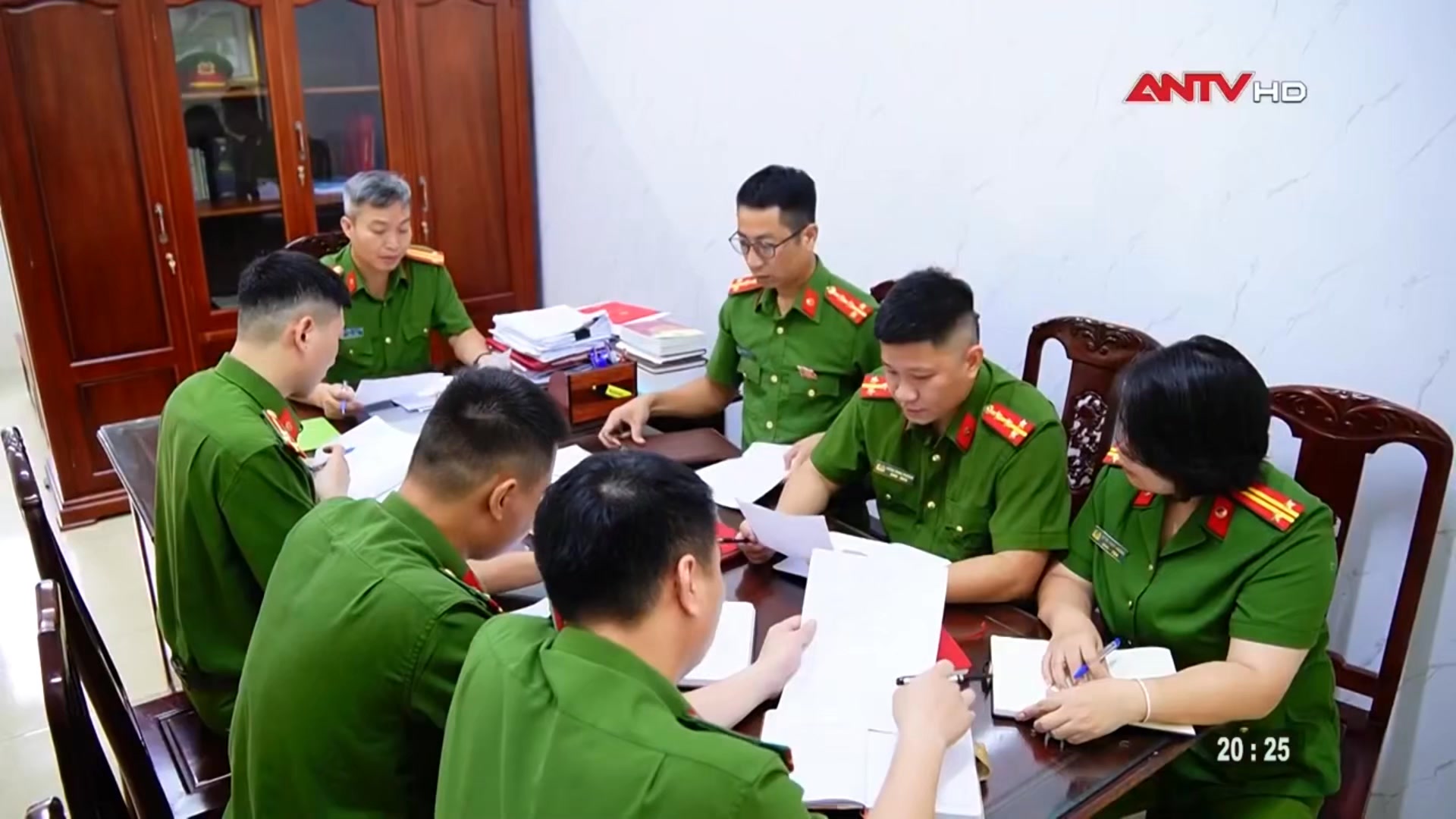 Sau thời gian âm thầm điều tra, các đối tượng cầm đầu cùng toàn bộ ...