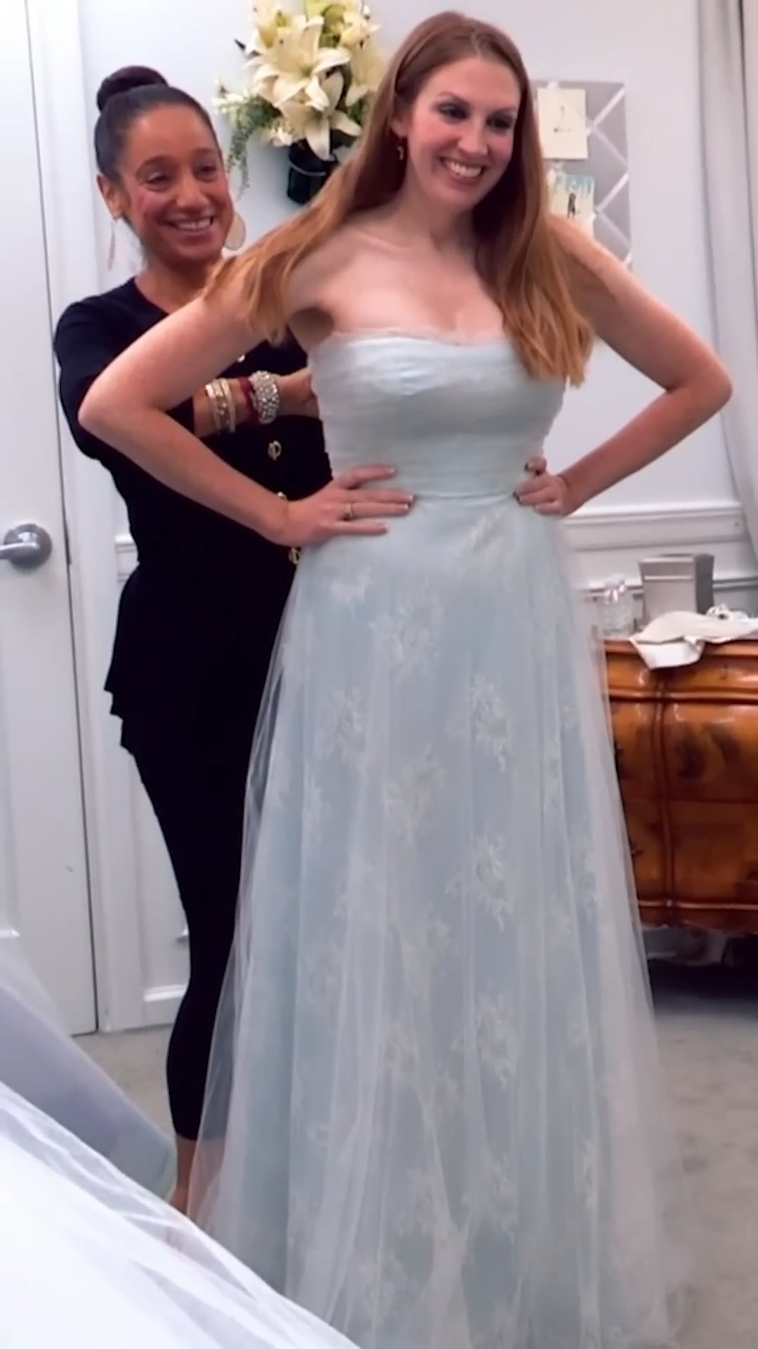 Erin wants a blue dress for her wedding, but her sister isn't convinced... #SayYesToTheDress