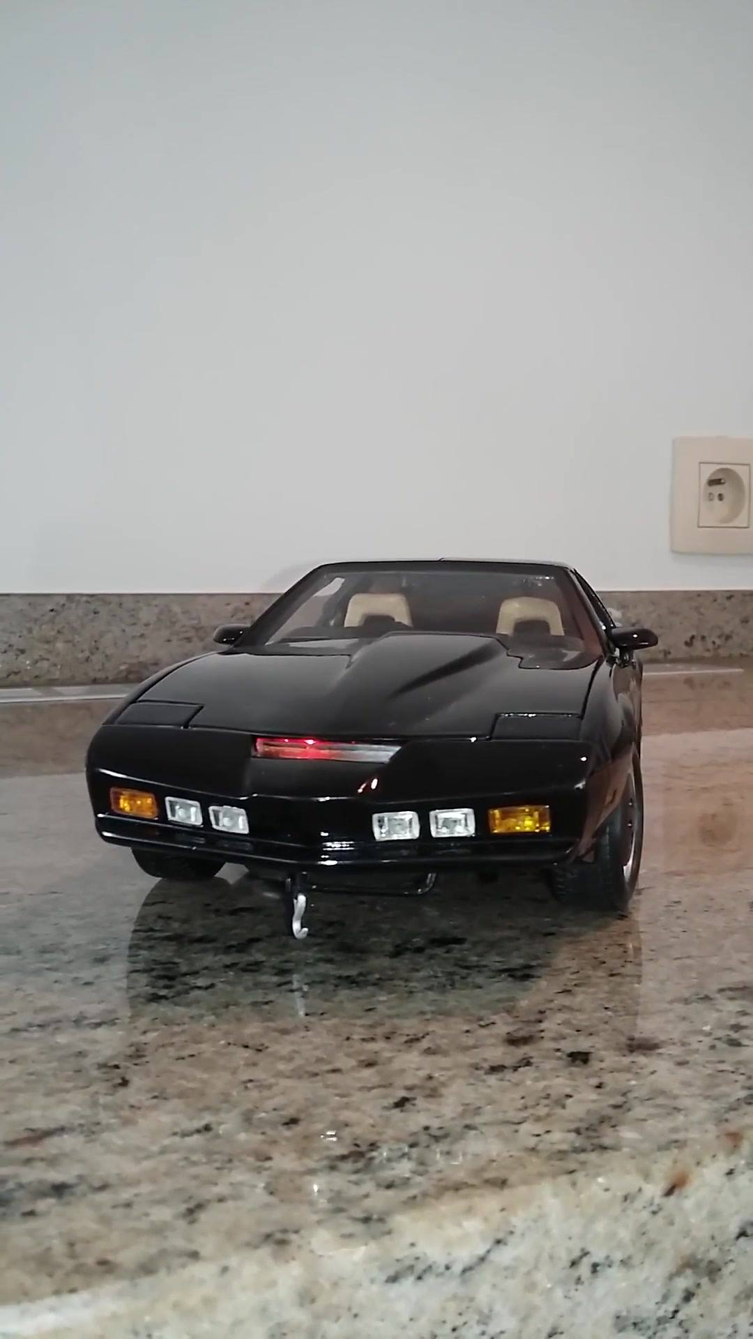 1:18 Knight Rider KITT 1982 Pontiac Trans Am Chrome Chase