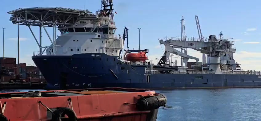 ADV RELIANT IN HONIARA Australian Defence Vessel (ADV) Reliant arrived ...