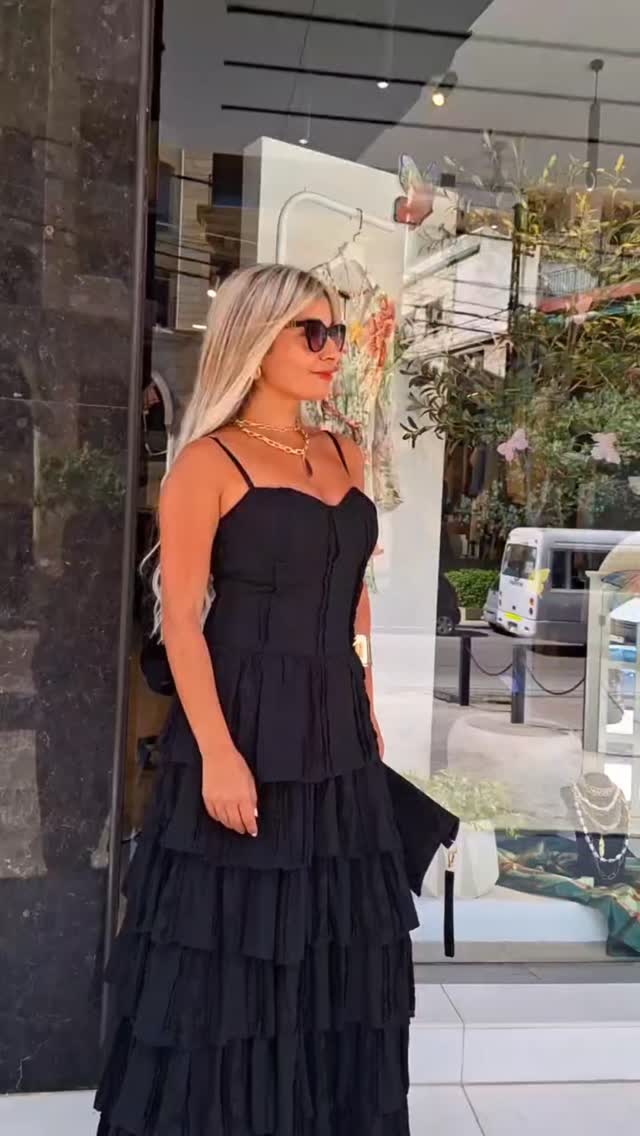 black dress with white accessories Mini Bows %0D%0ATo%20maintain%20the%20beauty%20of%20your%20garment%2C%20please%20follow%20the%20care%20instructions%20on%20the%20attached%20label Which black and white outfit