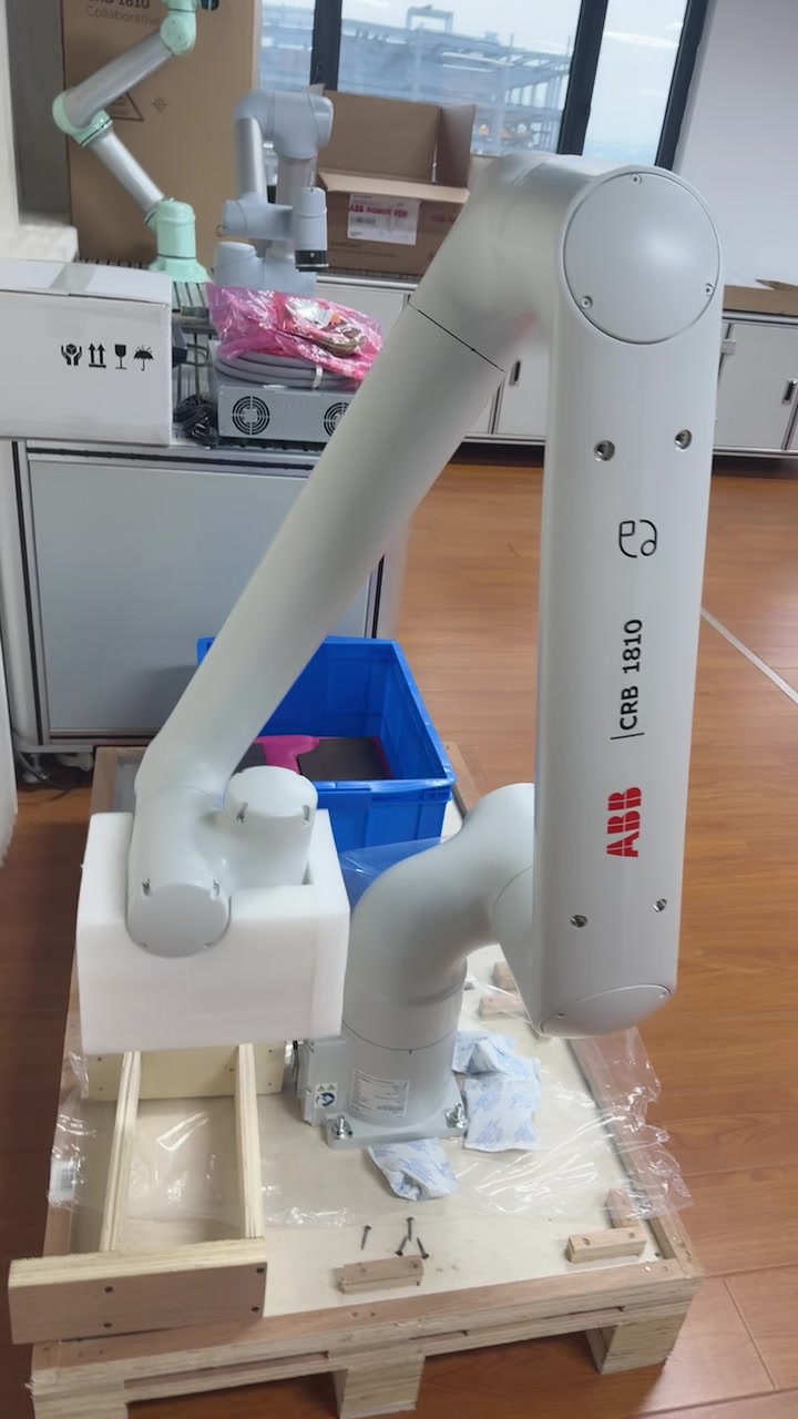 The ABB PoWa series collaborative robot CR81810/CR 1810 will be
