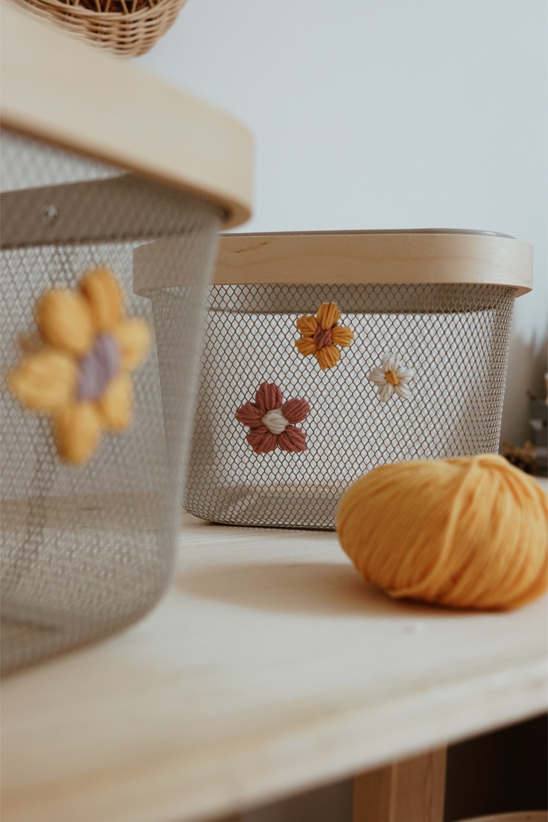 Add a touch of spring 🌷 to your storage helpers and personalise your #RISATORP baskets with this simple but pretty DIY idea by @lauraundkids. 😍👇 | IKEA