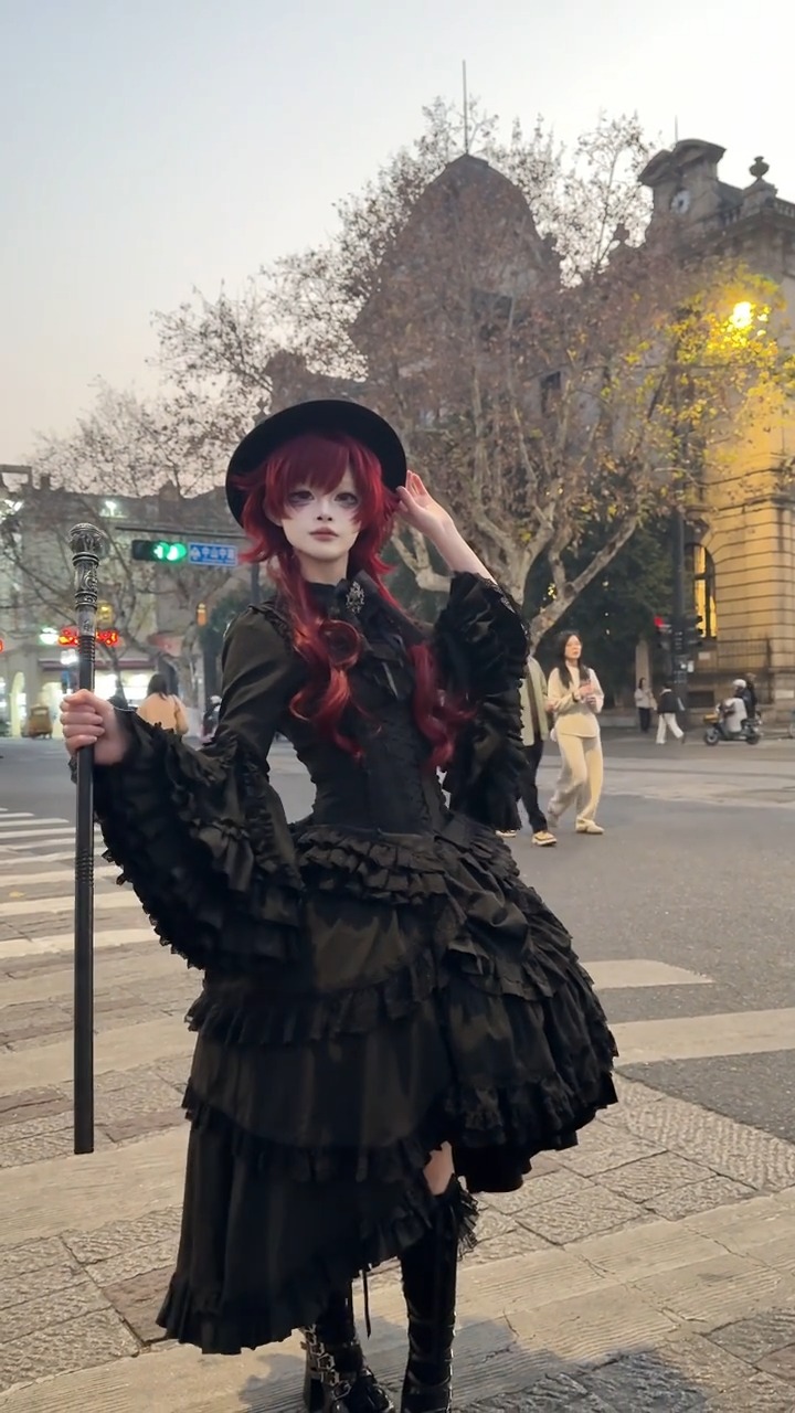🖤🥀 Embrace dark elegance with this Gothic Lolita set, defined by a refined silhouette. Flowing bell sleeves and a layered drawstring high-low skirt create graceful movement, while the jabot bowtie 