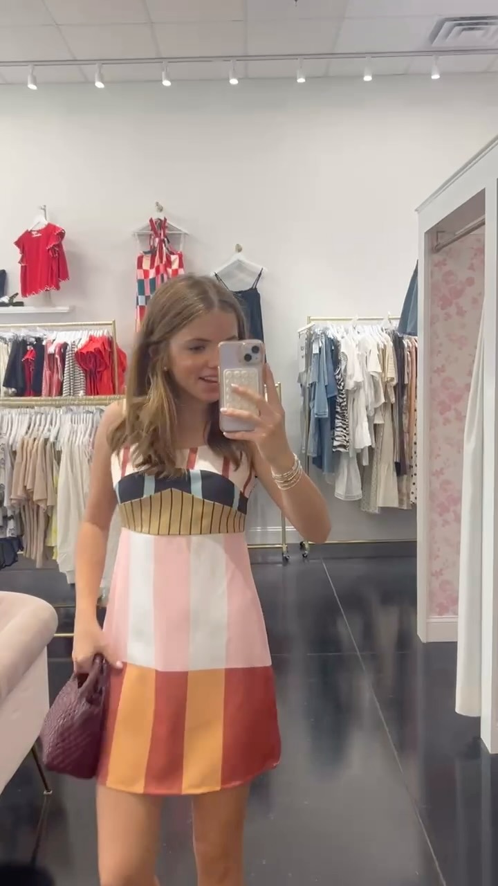 The new color block dress🩷🧡 SO CUTE and perfect for any occasion!! Go shop our website or come in next week to see it in person!!! #instoreandonline #abide #orangebeachalabama #BoutiqueFinds 