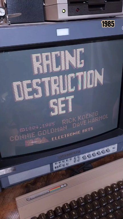 Commodore 64, 1982 🕹️ Playing Racing Destruction Set, published
