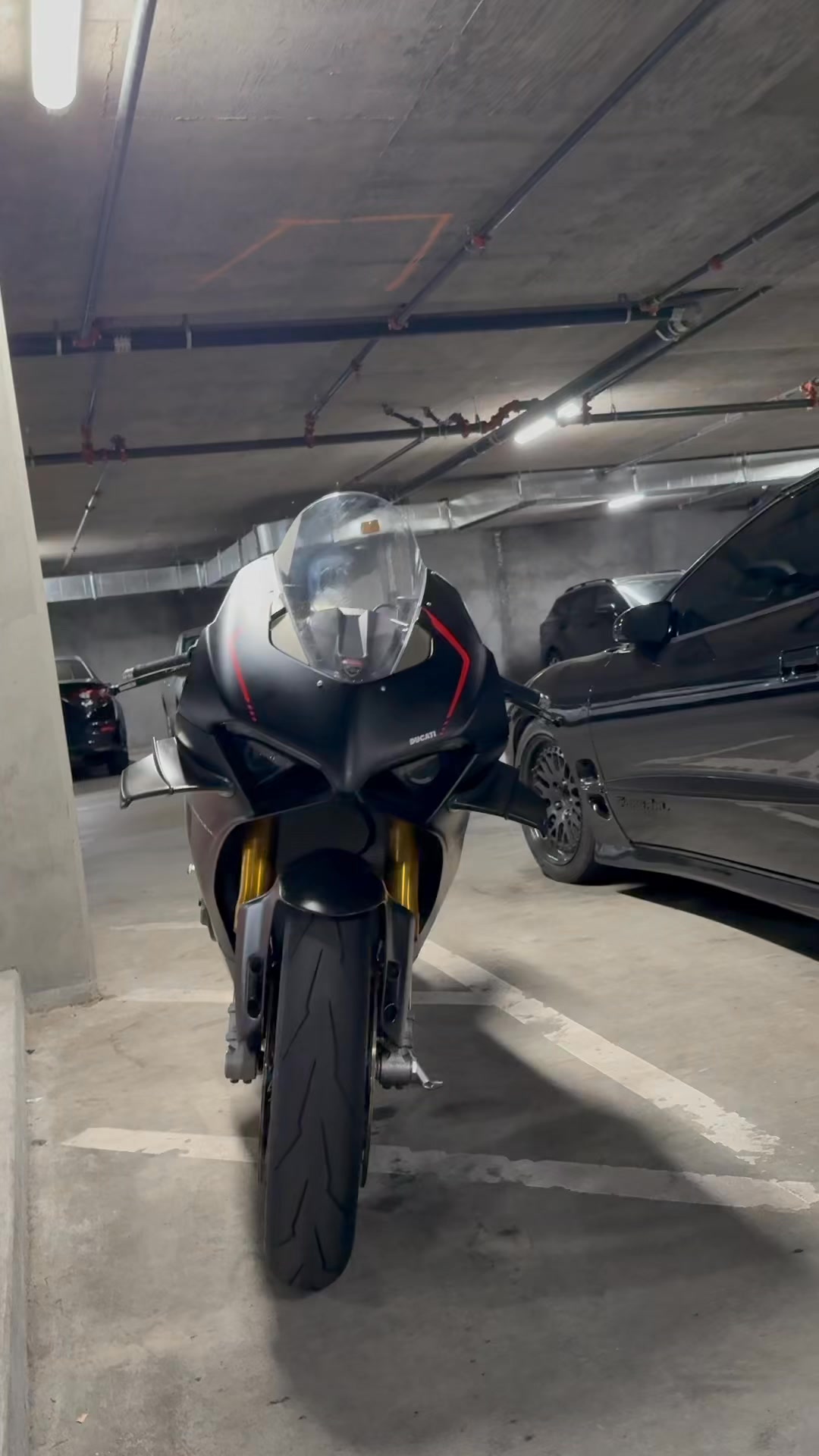 Hello, just picked this Panigale V4SP on Saturday.