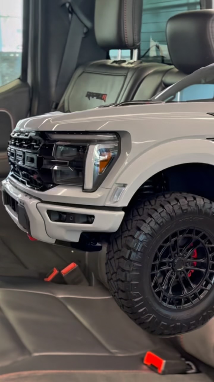 @kgcustom Raptor R 🔥 Come see this beauty in person at our Buena Park ...
