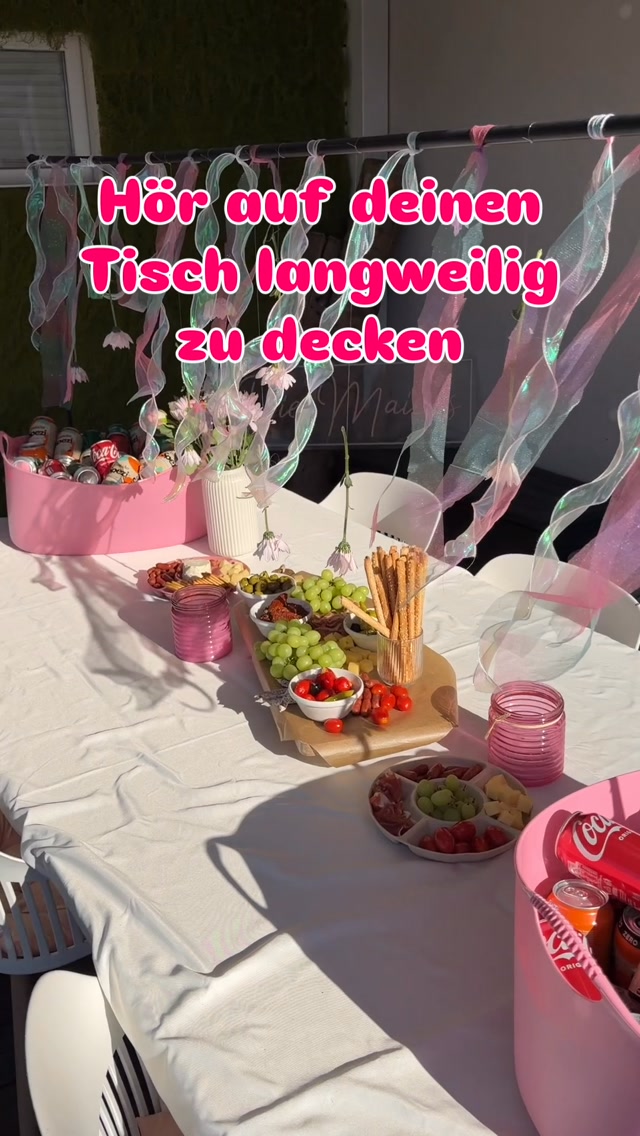 Tischdeko zum Abspeichern 💾 & Weiterleiten ✈️, Super günstig, super einfach und sieht aus wie 300€ 🤍, Stange: Action (Teleskop-Garderobenstange / Duschstange), Bänder: Amazon… hatte ich noch von