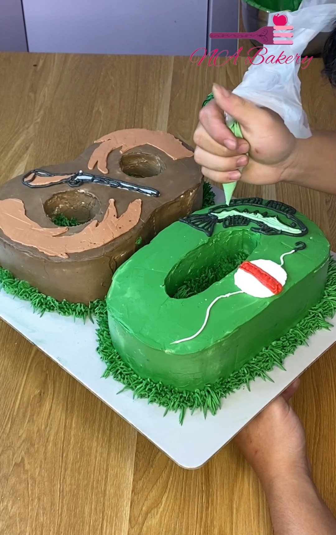 This is the most amazing cake request fulfilled EVER 😆 | The Chats Fam: Momchats and Dadchats