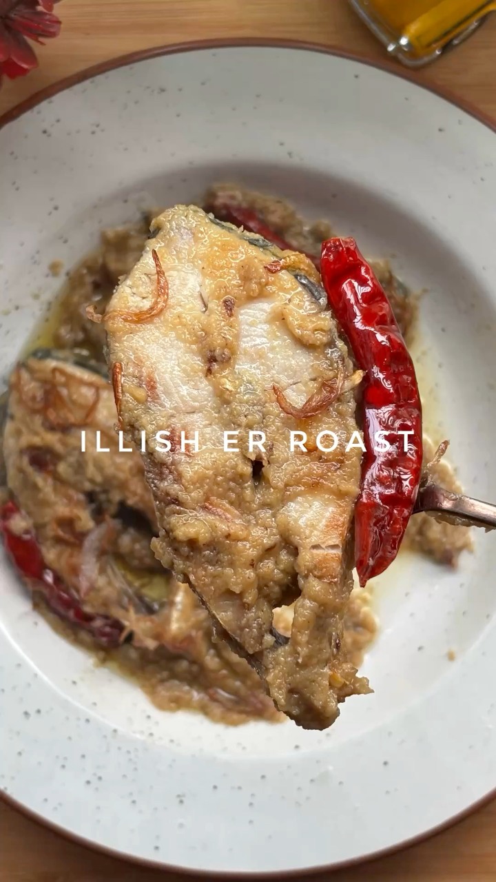 Monsoon in Bengal ⛈️ is marked by the arrival of Fresh Hilsa (Illish ...