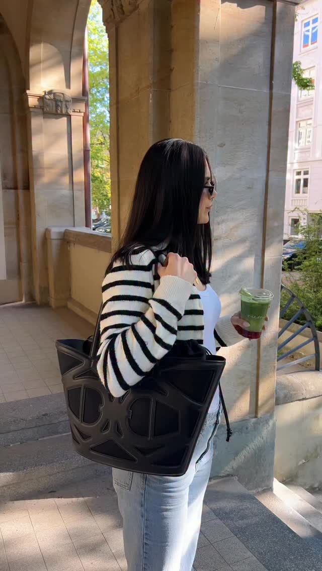 The kind of bag that makes every city walk feel better. The AIGNER