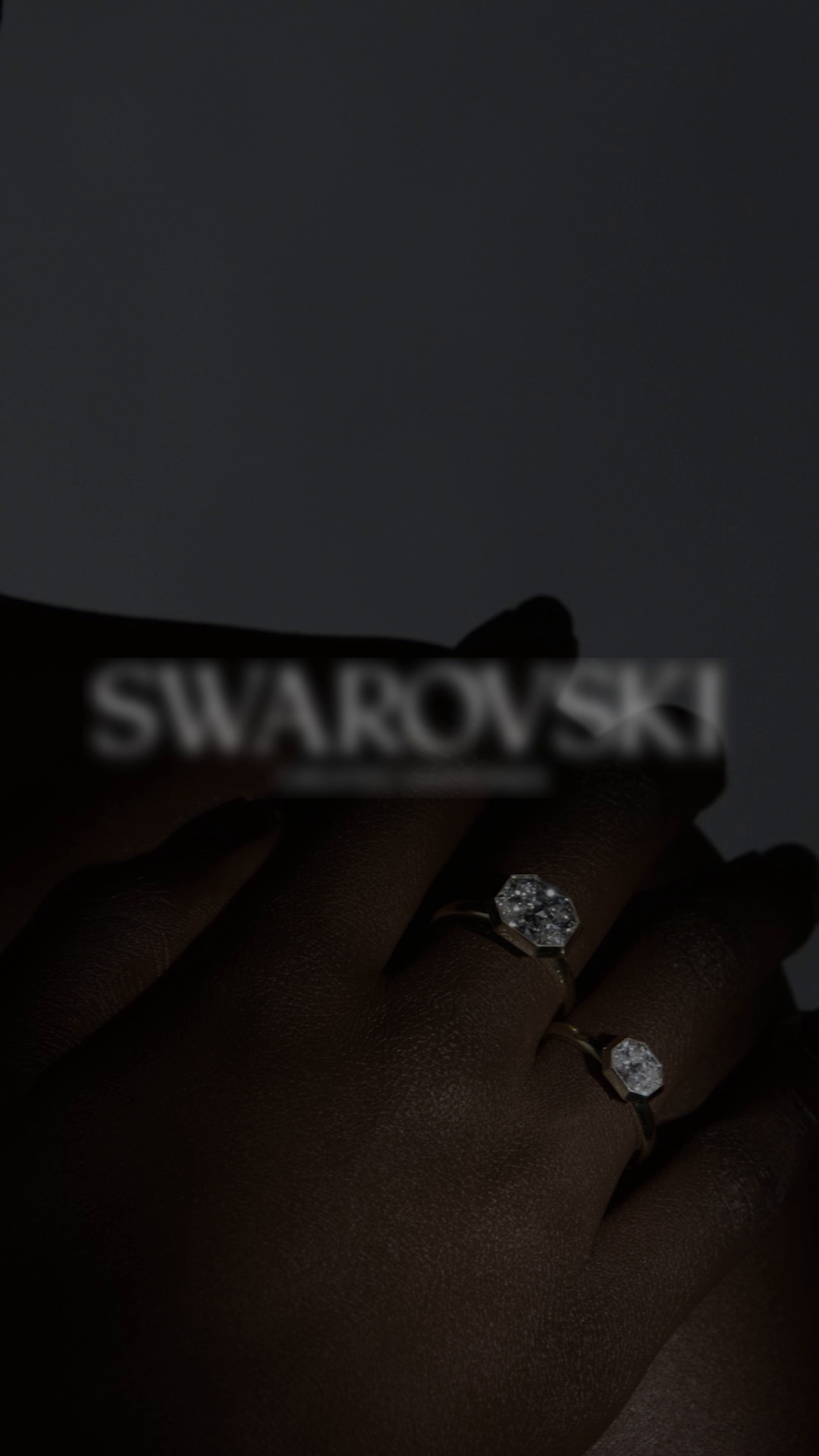 Octagonコレクションには、輝きを引き出すSwarovski独自のカットが施