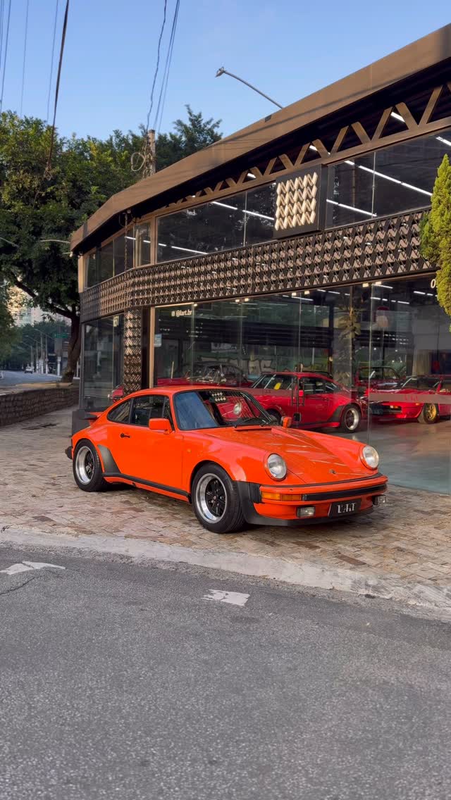 PORSCHE 930 TURBO - 1979 Prazer, emoção, potência são seus maiores