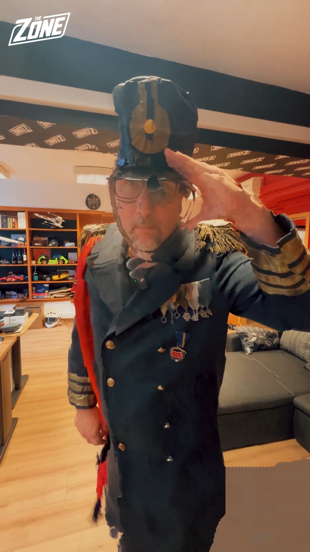 ELTŰNT A MAKTRAK. Itt már csak egy valaki segíthet!🔨🎖️ 🎁 NYERJ EGY ...