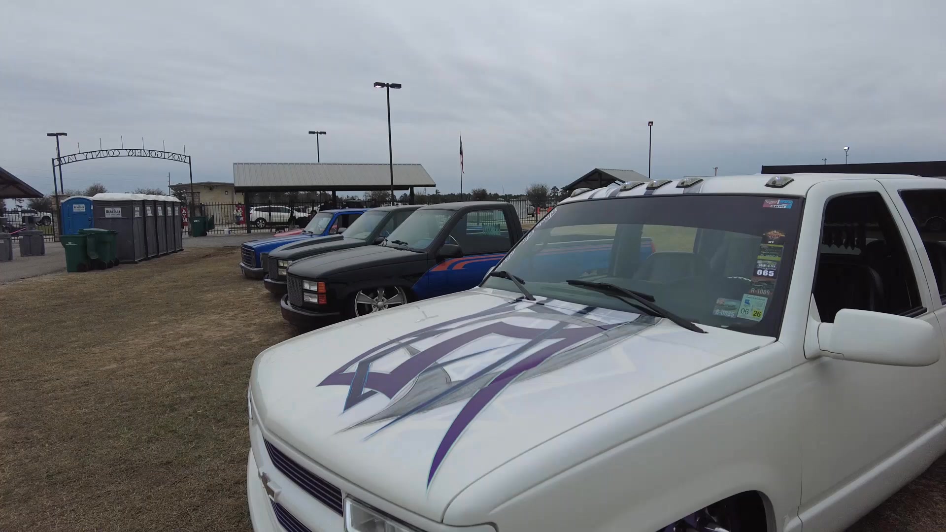 This dually was definitely a head turner at LST. From the graphics ...