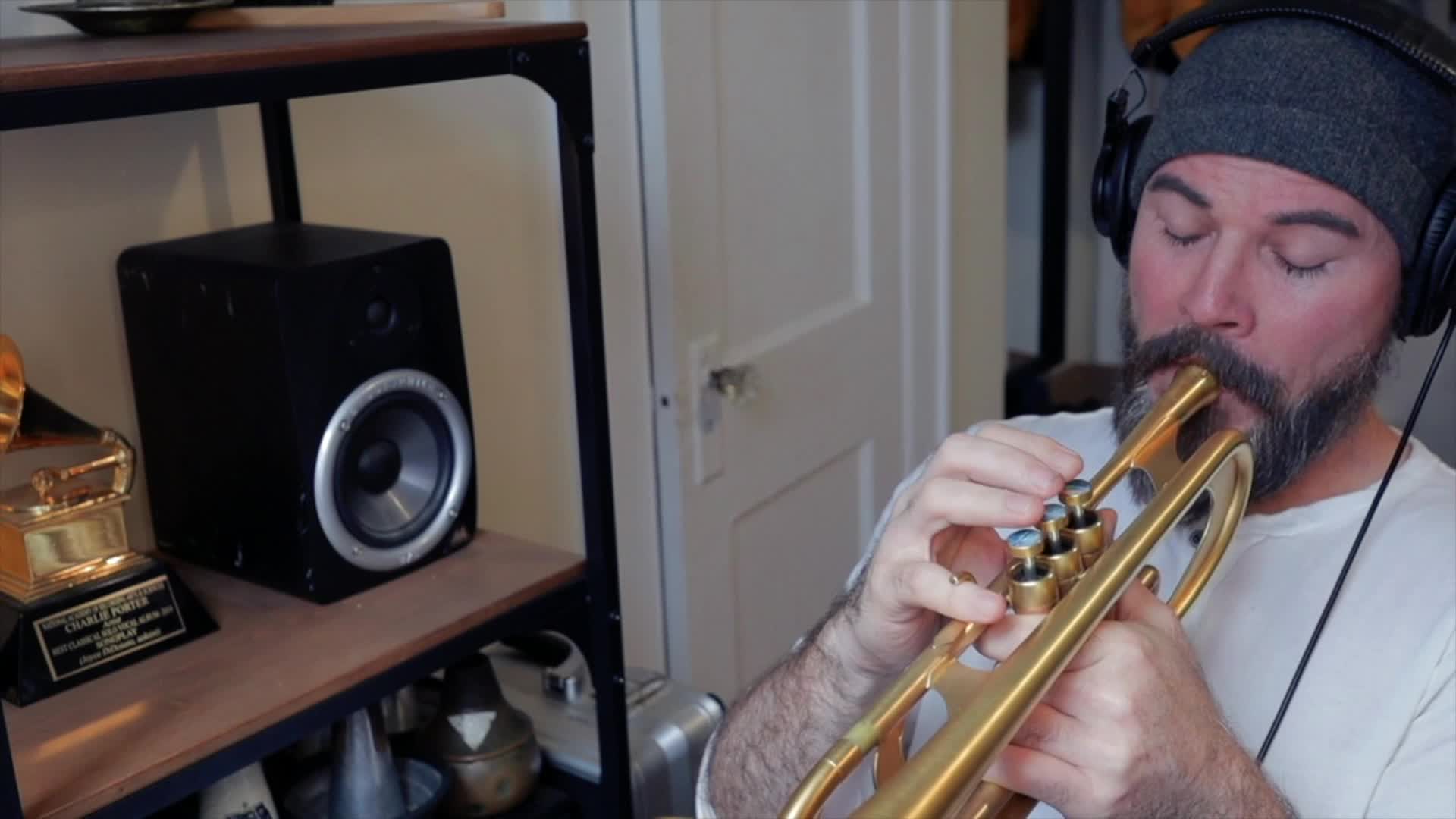 Here's Charlie Porter demonstrating his new Unity B2-7 mouthpiece